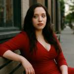 Kat Dennings : biographie, filmographie et actualités de l’actrice de 2 Broke Girls et de l’univers Marvel